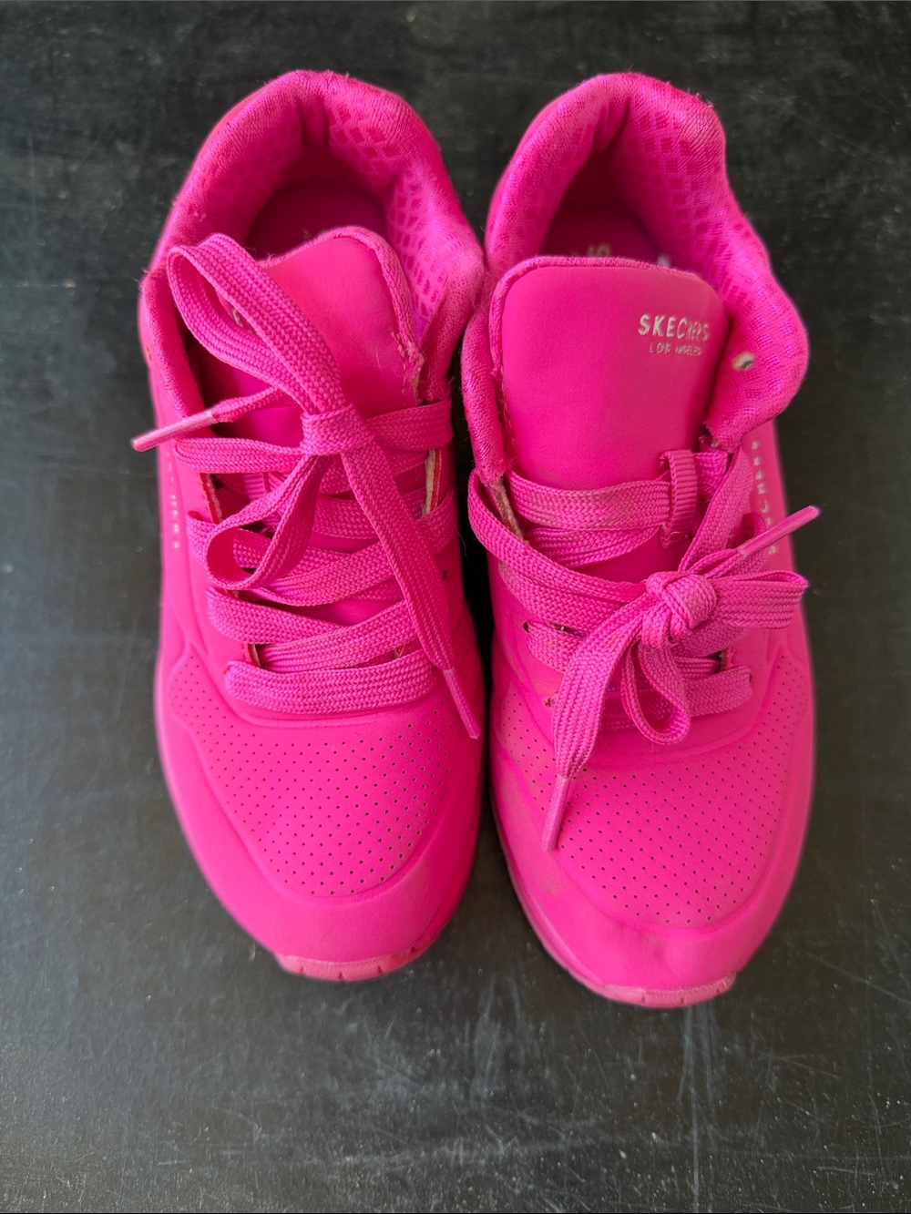 Skechers Kid’s Bright Pink Athletic Sneakers; size 1 Girls